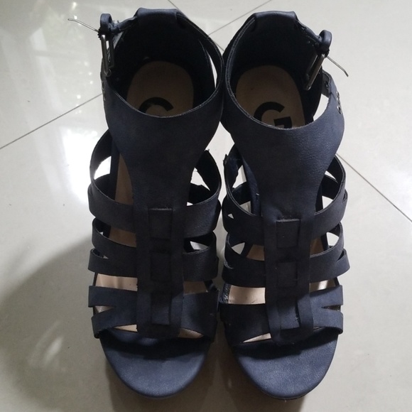 Stunning Guess high platforms 💙👠 - Picture 2 of 7